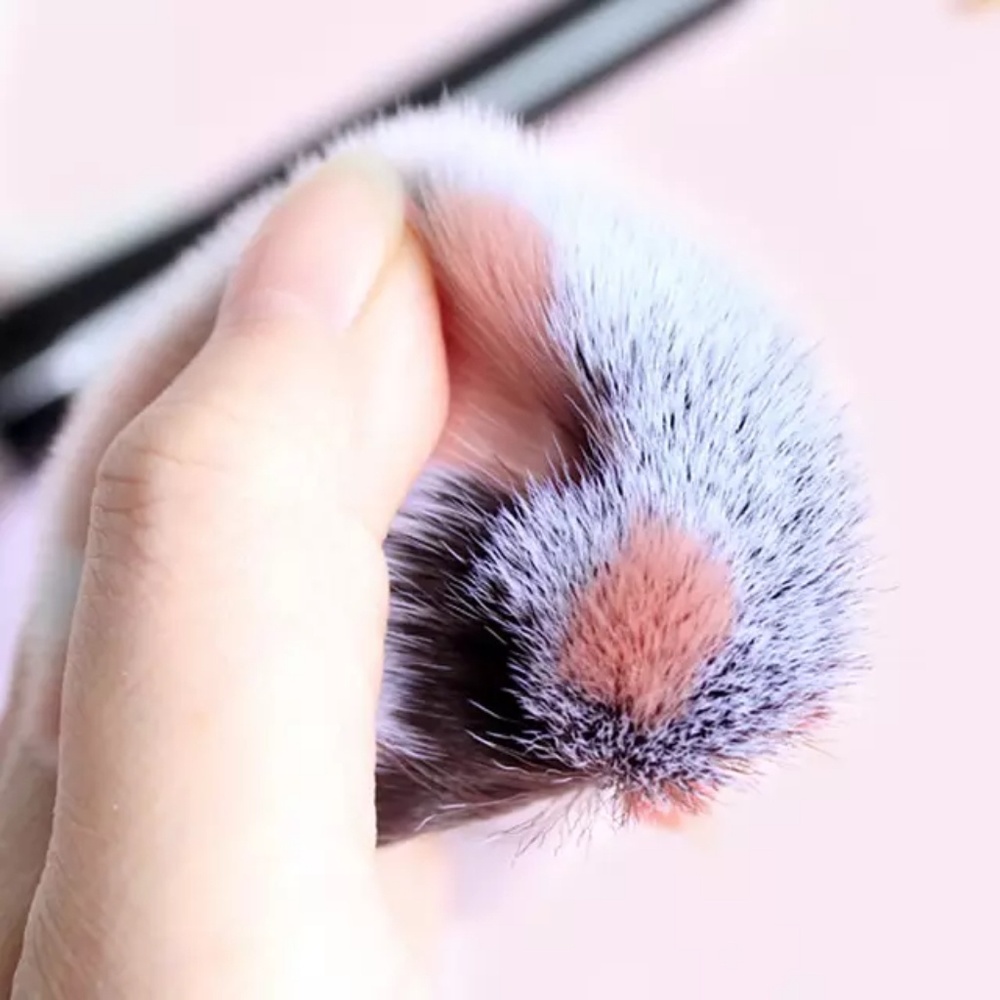 KITTY PAW MAKEUP BRUSH - Picture 3 of 5